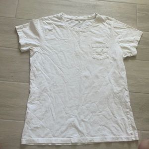 white vineyard vines shirt j